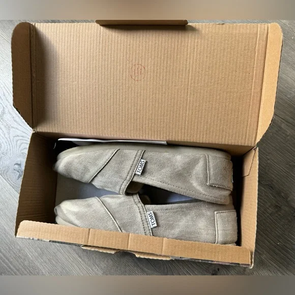 Tom classic flats in a stone washed twill color with original box & goodies - Picture 2 of 13